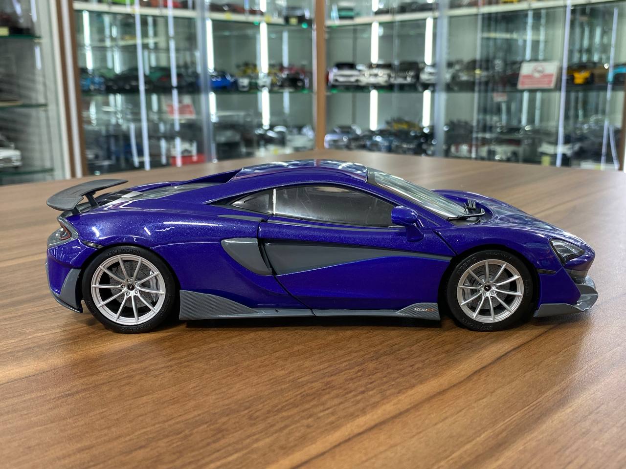 1/18 Diecast McLaren 600LT Coupe Purple Solido Miniature Model Car
