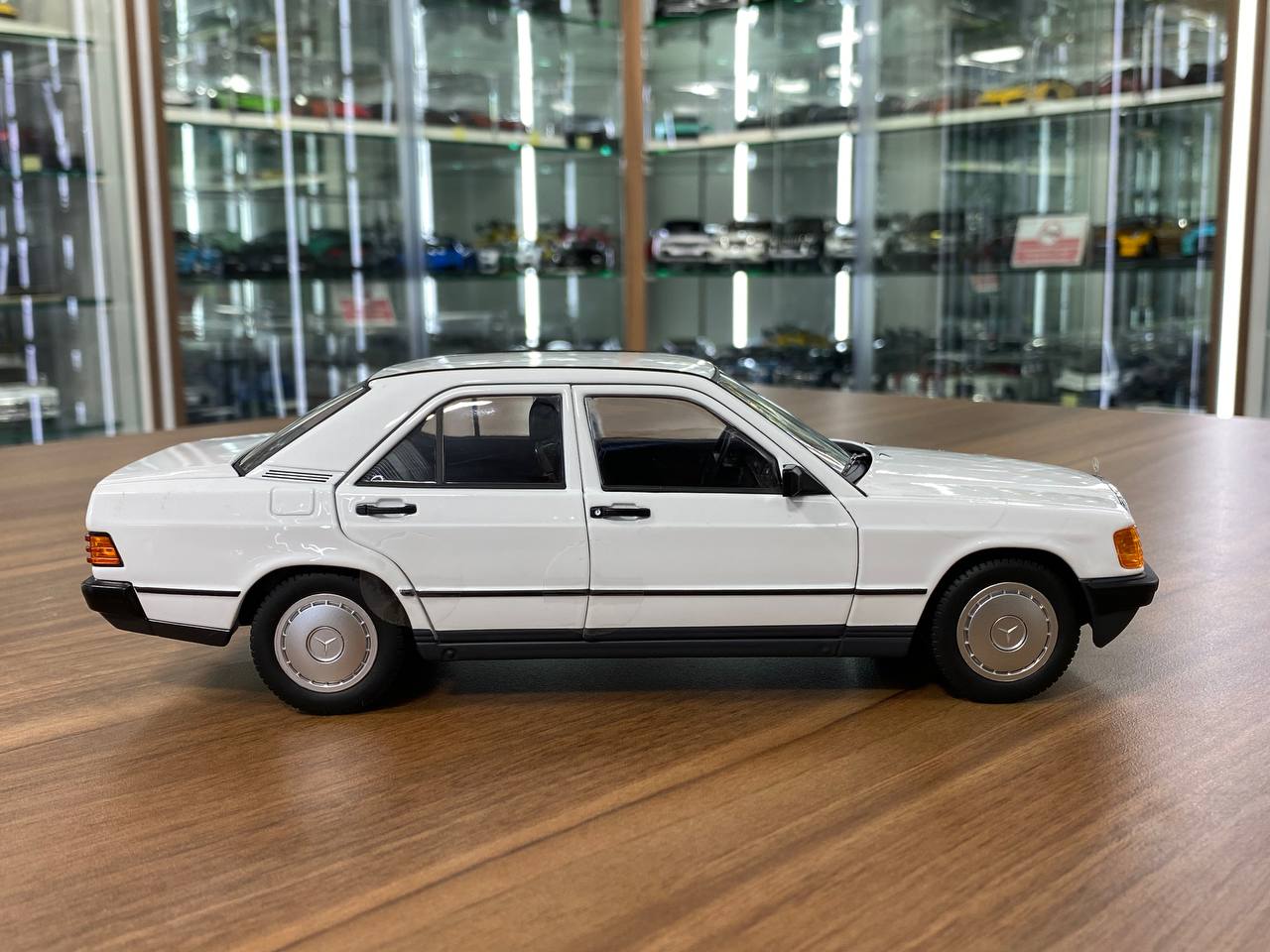1/18 Diecast Mercedes-Benz 190 E 1982 White Norev Scale Model Car
