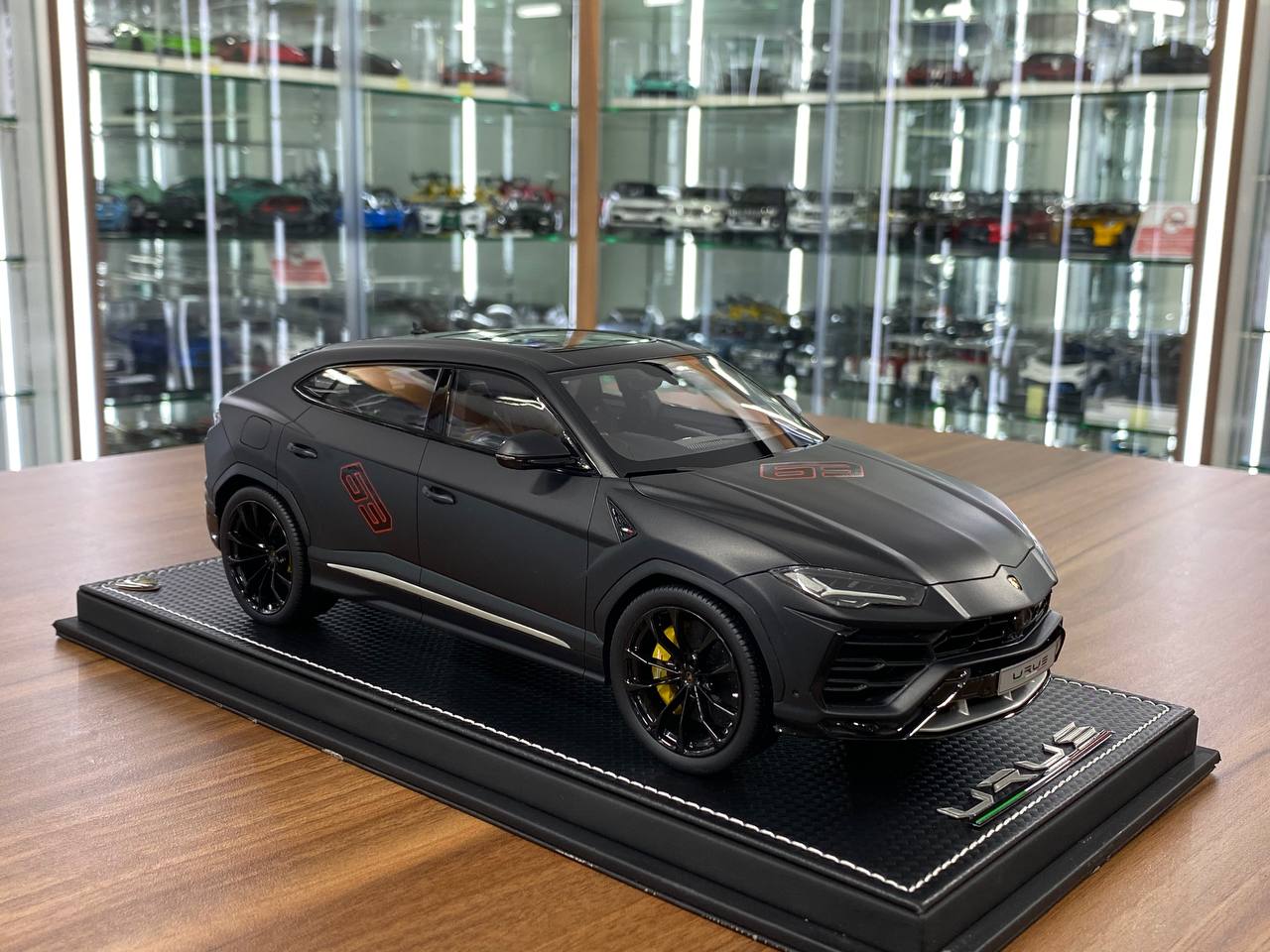 MR Collection Models Lamborghini URUS #63 - 1/18 Resin Model