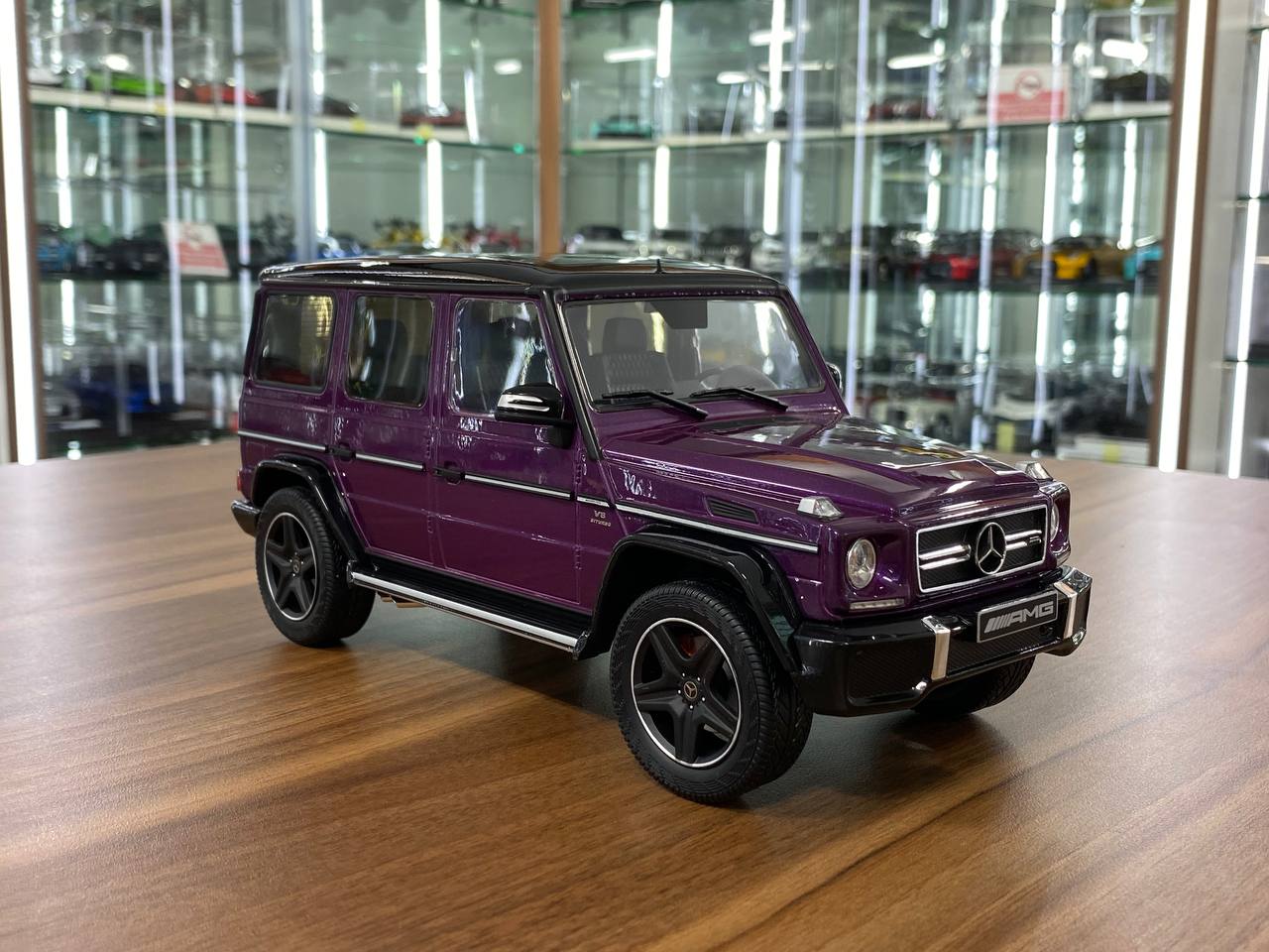 1/18 Mercedes-Benz G-63 Purple Model Car by iScale
