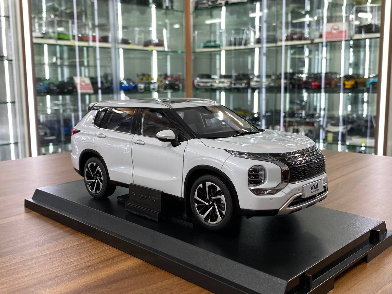 1/18 Diecast Mitsubishi Outlander GAC white model car – dturman.com