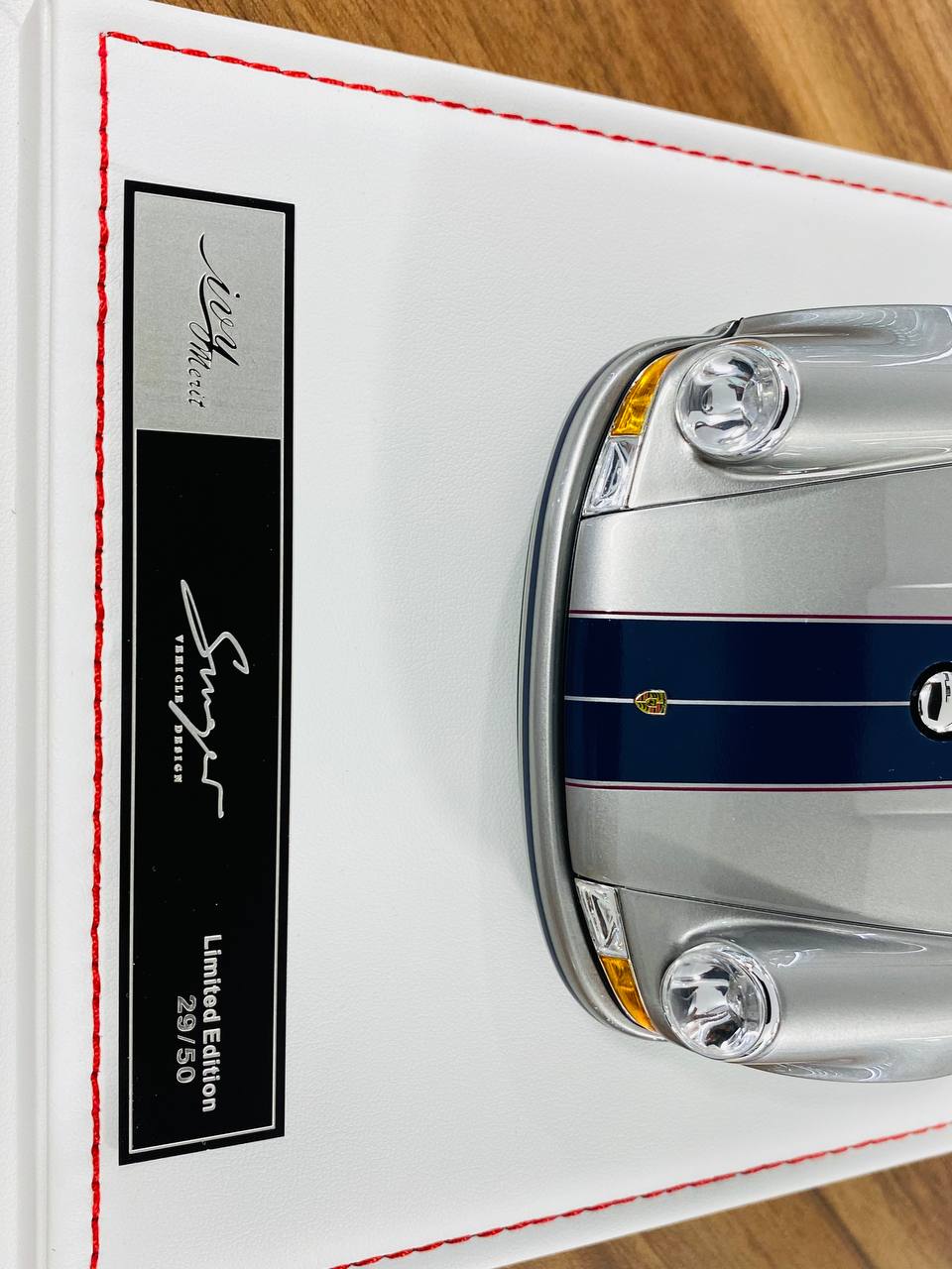 Ivy Model Porsche 911 Singer – 1/18 Resin Model, Titanium Silver/Navy Stripe, Limited 55