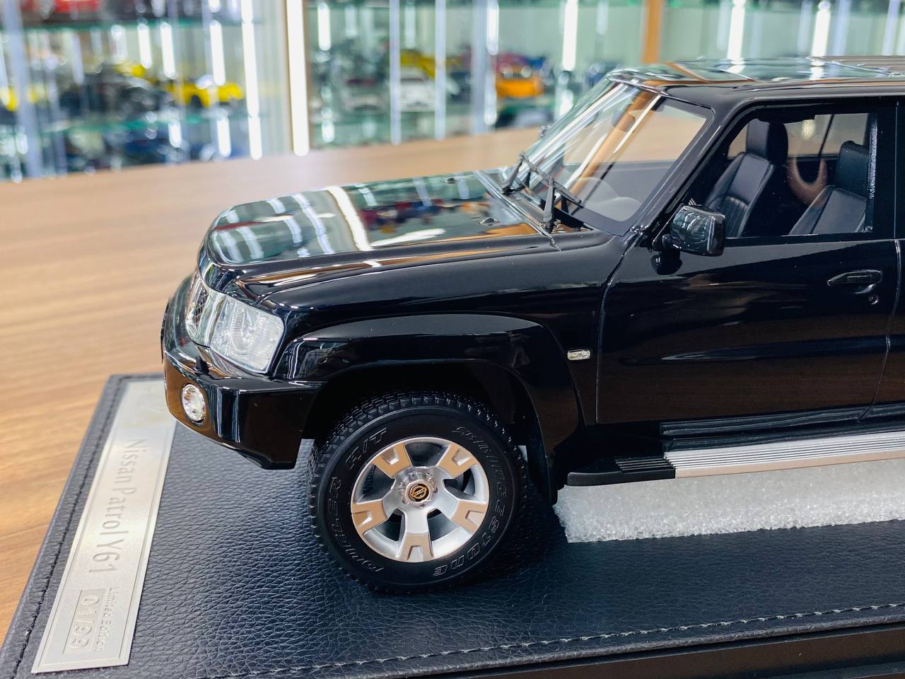 Ivy Model 1/18 Nissan Patrol Safari Y61 – Black, Limited Edition 01/103