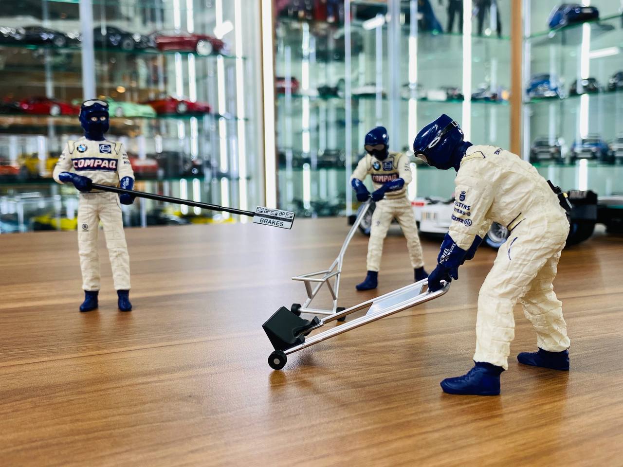 1/18 Resin – BMW Williams Jack Set by Minichamps