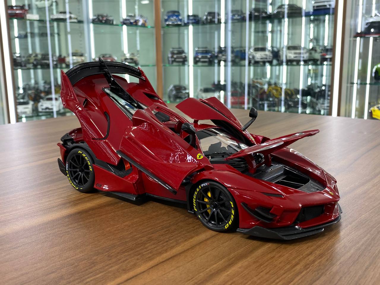 1/18 Metal Diecast Full opening Bburago Ferrari FXX-K EVO Red