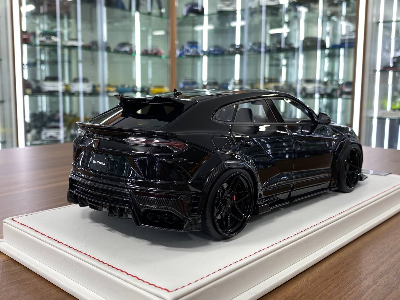 1/18 Resin Model - IVY Model Lamborghini URUS LB Works (Metallic Black)