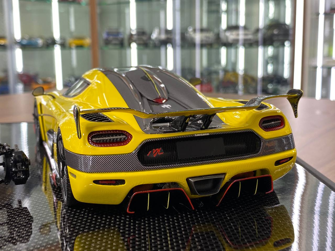1:18 Resin - General Models Koenigsegg Agera ML with Engine (Yellow/Carbon)