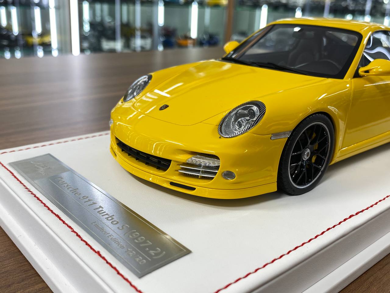 1:18 Resin Porsche 911 Turbo S (997.2) Yellow Exterior with Black Interior Ivy Model