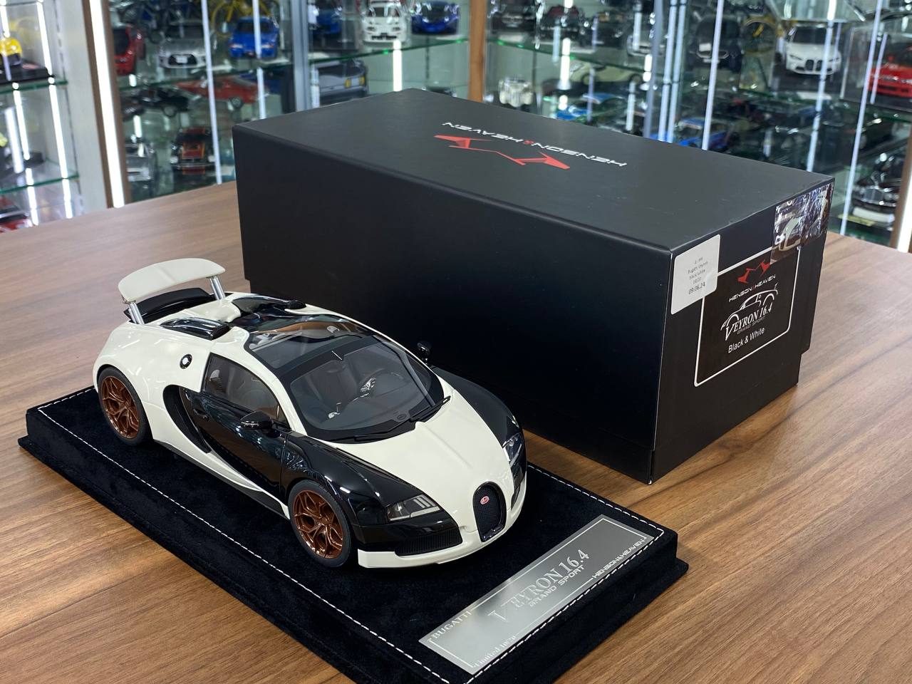 1:18 Resin H&H Bugatti Veyron Grand Sport 16.4 Black/White (Limited 20 pcs)