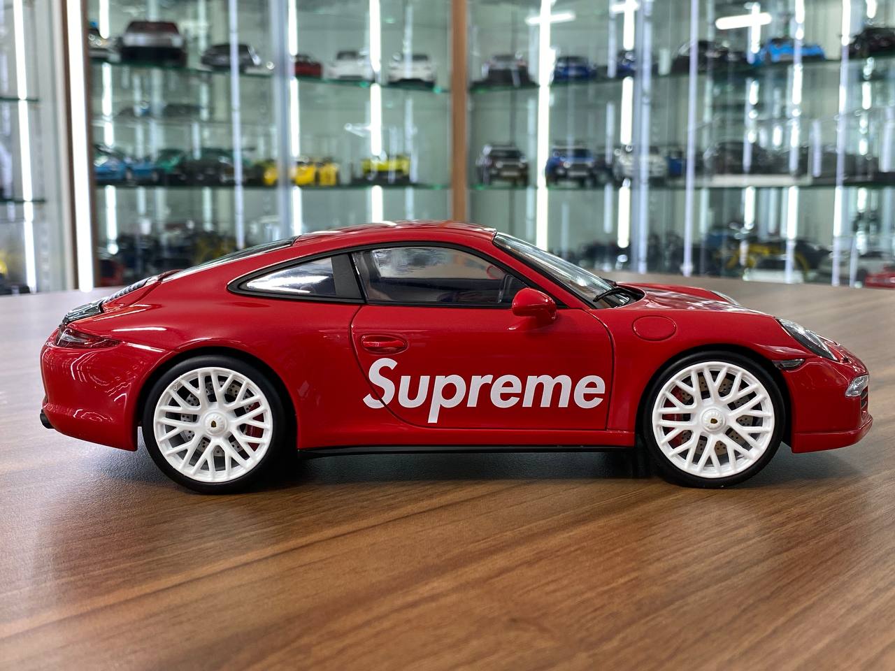 1:18 Diecast Full Opening – NSL Model Porsche 911 Carrera GTS Red Supreme / White Wheels – Limited 299