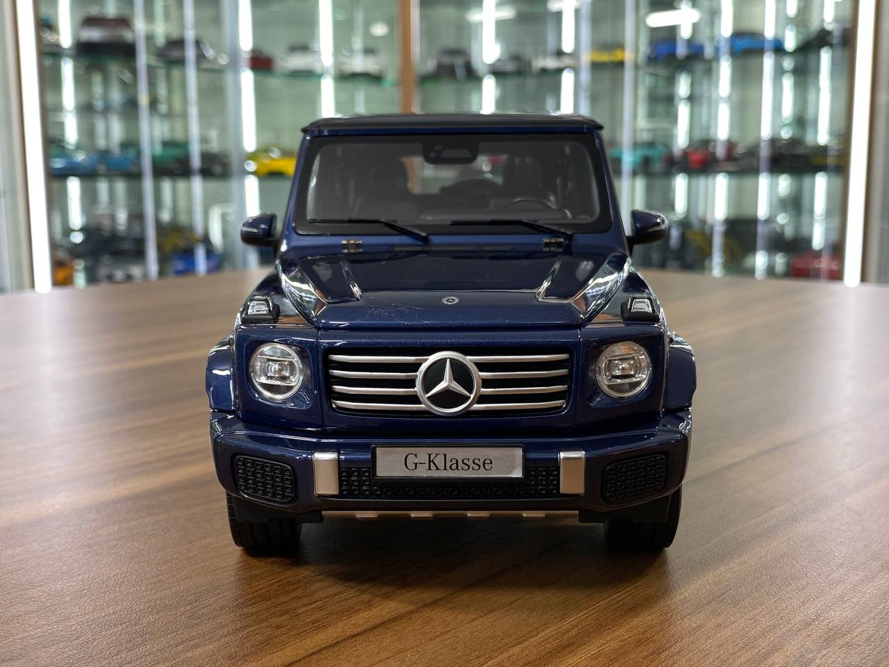 1/18 metal diecast Norev Dealer Edition Mercedes-Benz G 500 AMG Line Color Sodalite Blue