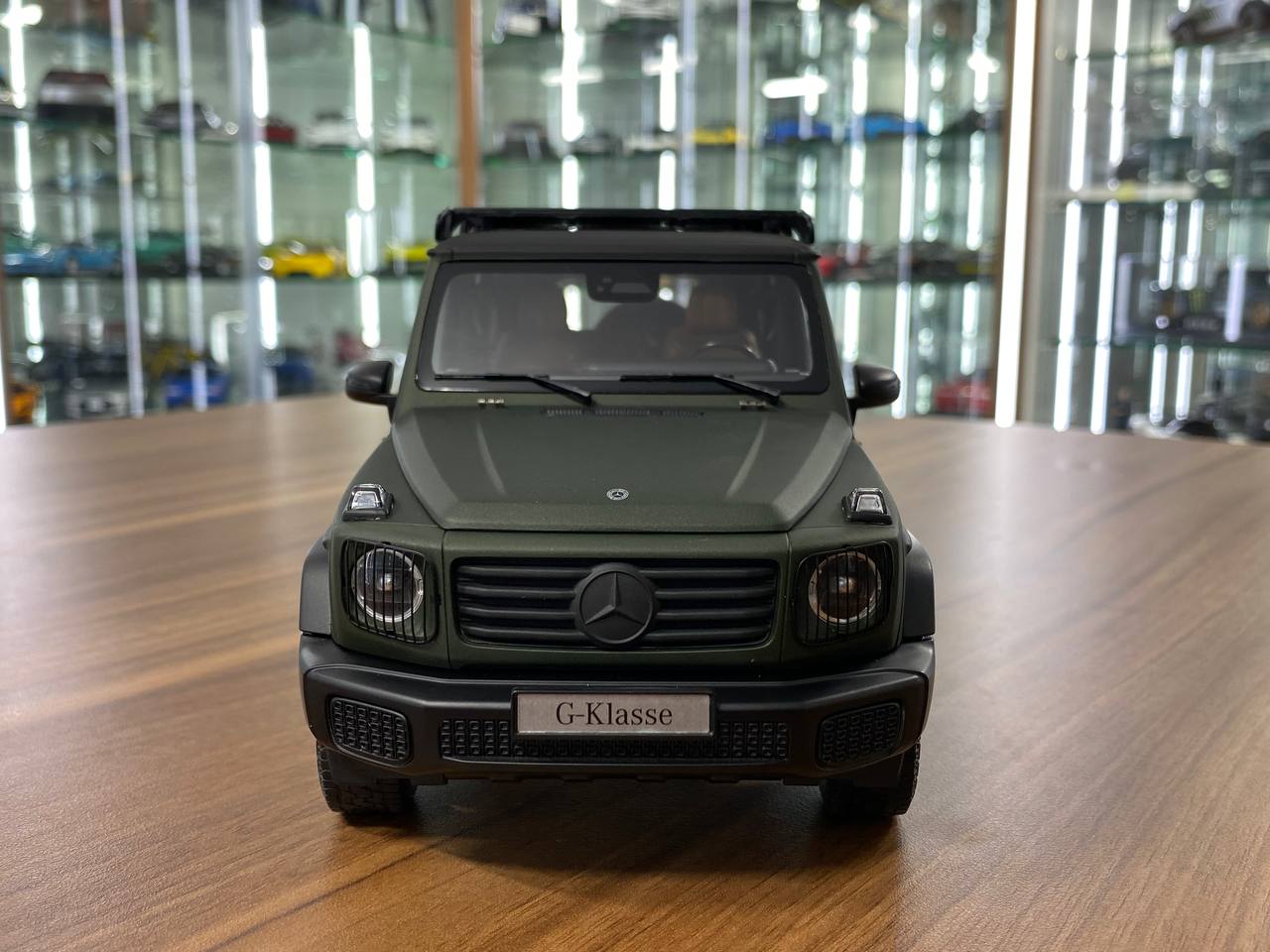 1/18 metal diecast Norev Dealer Edition Mercedes-Benz G 500 Color MANUFAKTUR olive magno