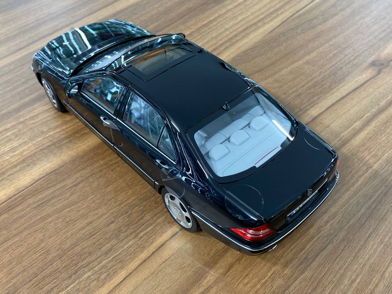 1/18 Diecast Model – Norev Dealer Edition Mercedes-Benz S 600 (V220) (2000–2005) in Obsidian Black