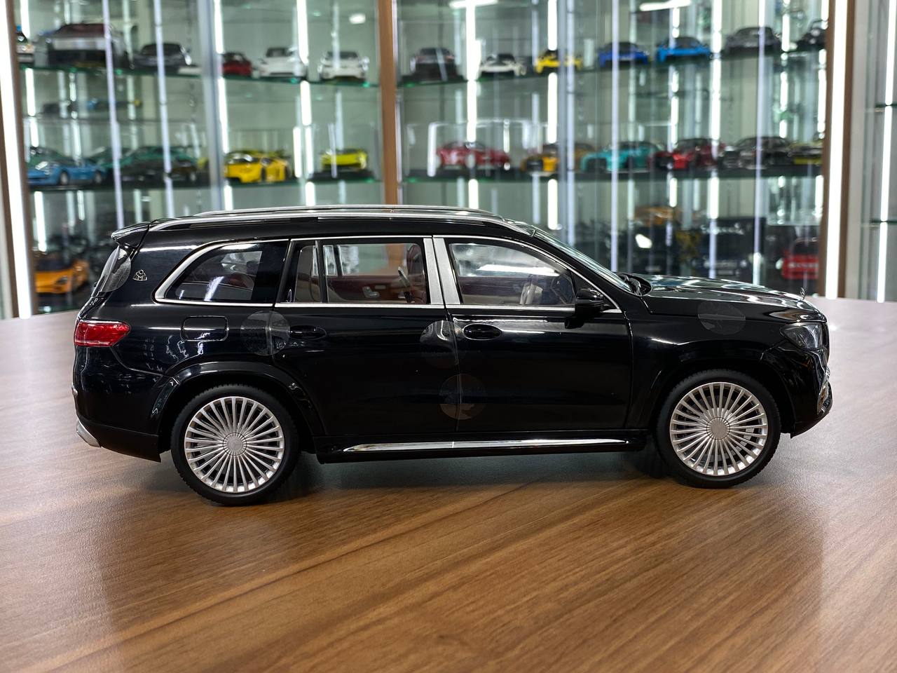 1/18 Diecast Mercedes-Maybach GLS 600 4MATIC Black Paragon Scale Model Car