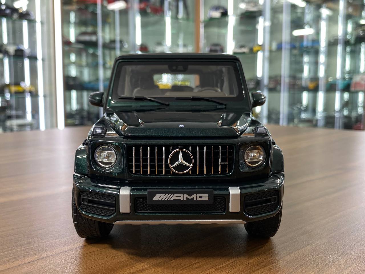 1/18 Diecast Full Opening – MINICHAMPS Mercedes-Benz G 63 (2018) Green Metallic – Limited Edition