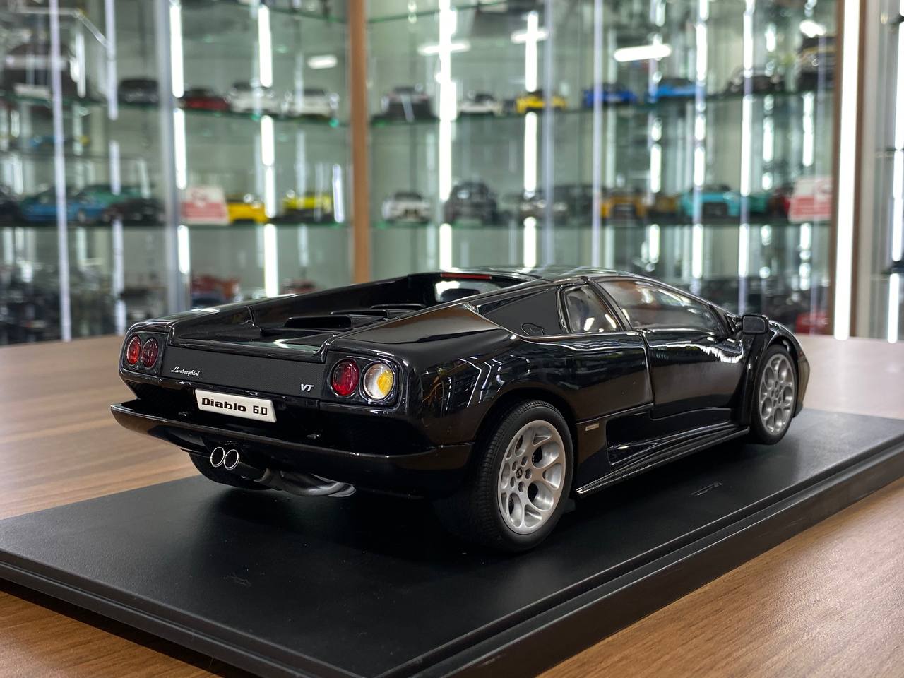 1/18 Diecast Lamborghini Diablo 6.0 – Metallic Black | AUTOart | Full Opening