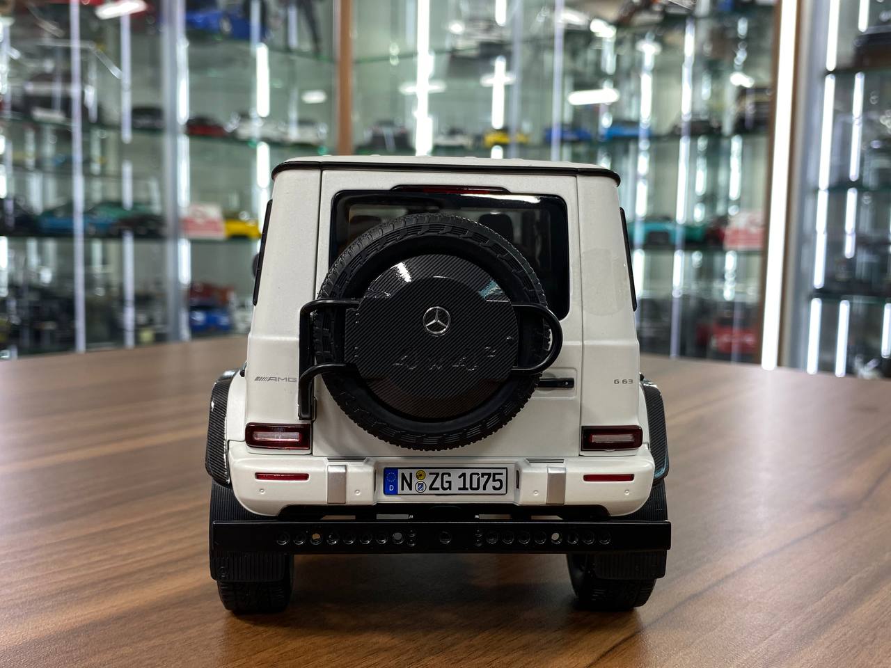 1/12 Diecast NZG Modelle GmbH Mercedes Benz AMG G 63 4x4 Pearl white |Full opening
