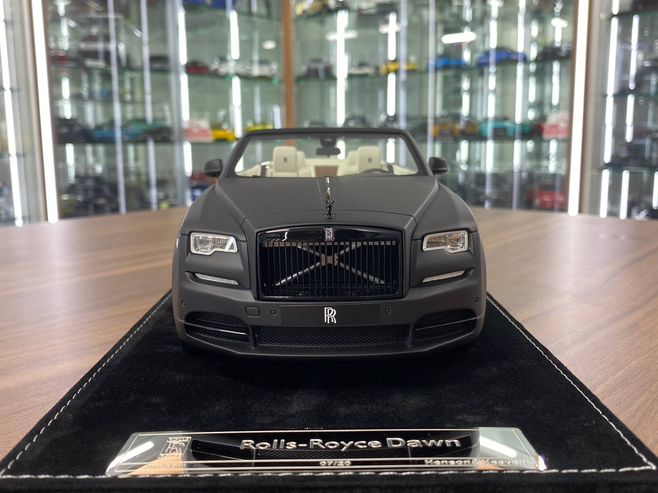 1/18 Resin Model – Rolls Royce Dawn | H&H |Matt Black