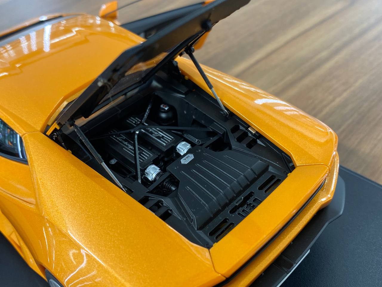 1/18 Diecast Metal Model – Lamborghini Huracán LP610-4 | AUTOart Signature | Full Opening | Orange Pearl
