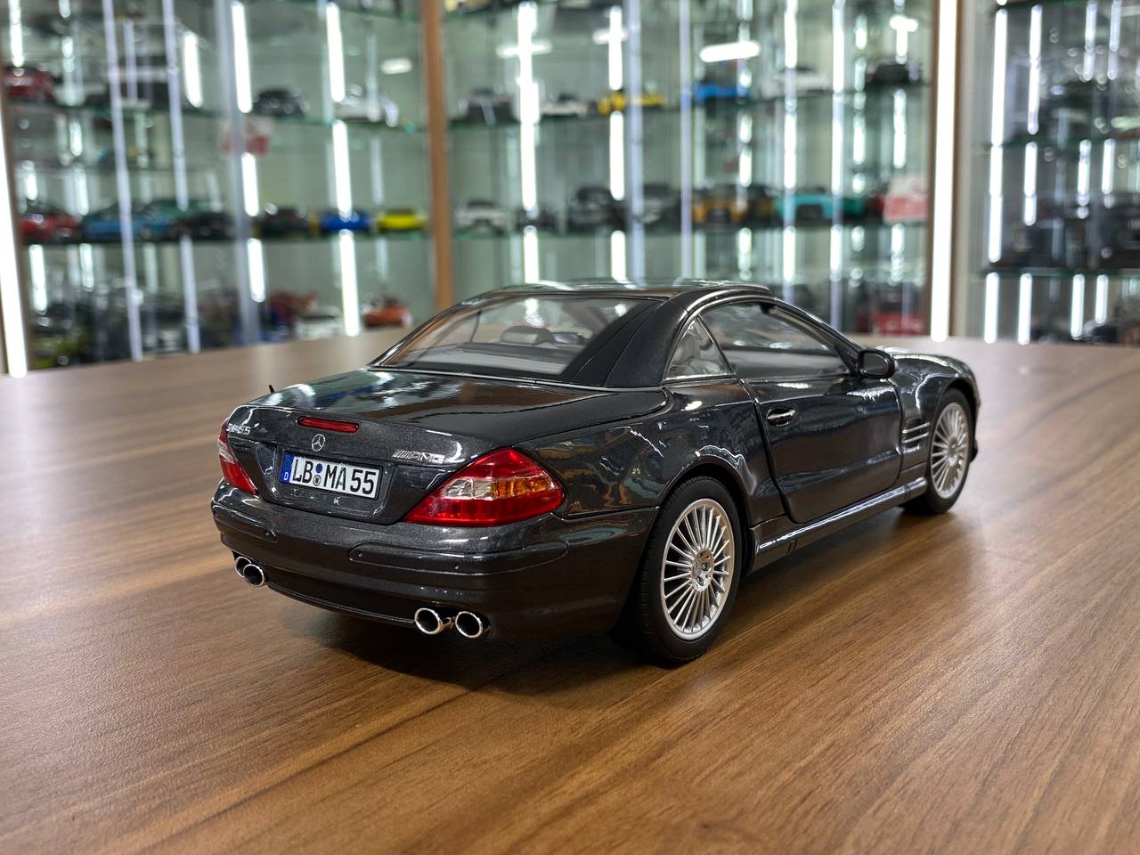 1/18 Diecast Metal Model – Mercedes-Benz SL 55 AMG R230 (2000–2006) | Norev Dealer Edition | Full Opening | Obsidian Black (Grey)