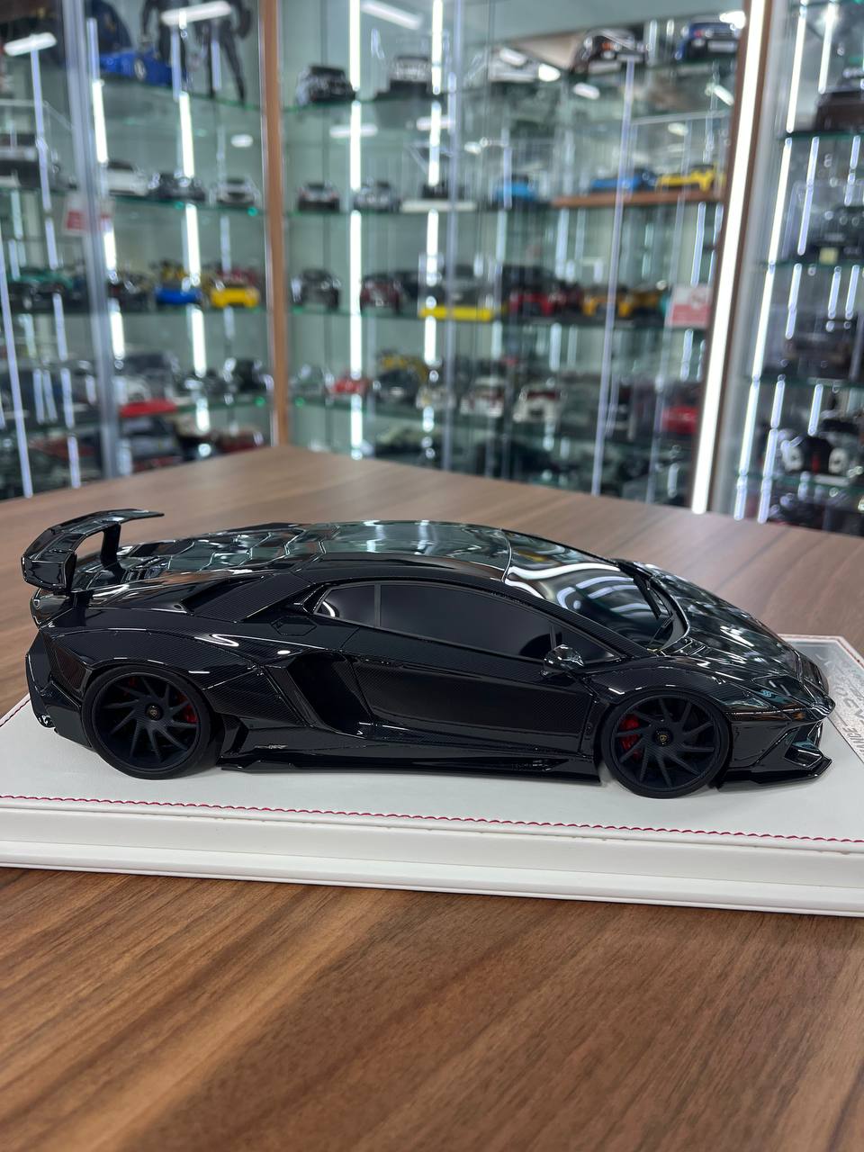 1/18 Lamborghini Aventador LP700/4 SV LB Performance – Resin | Carbon/White | Davis & Giovanni | 1 of 1