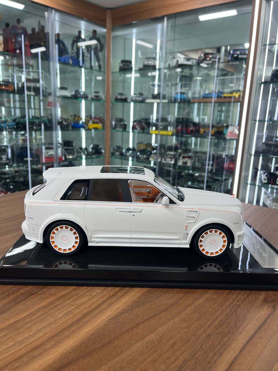 ★ 1/18 Davis & Giovanni Rolls Royce Cullinan Mansory – White / Orange | Limited to 03