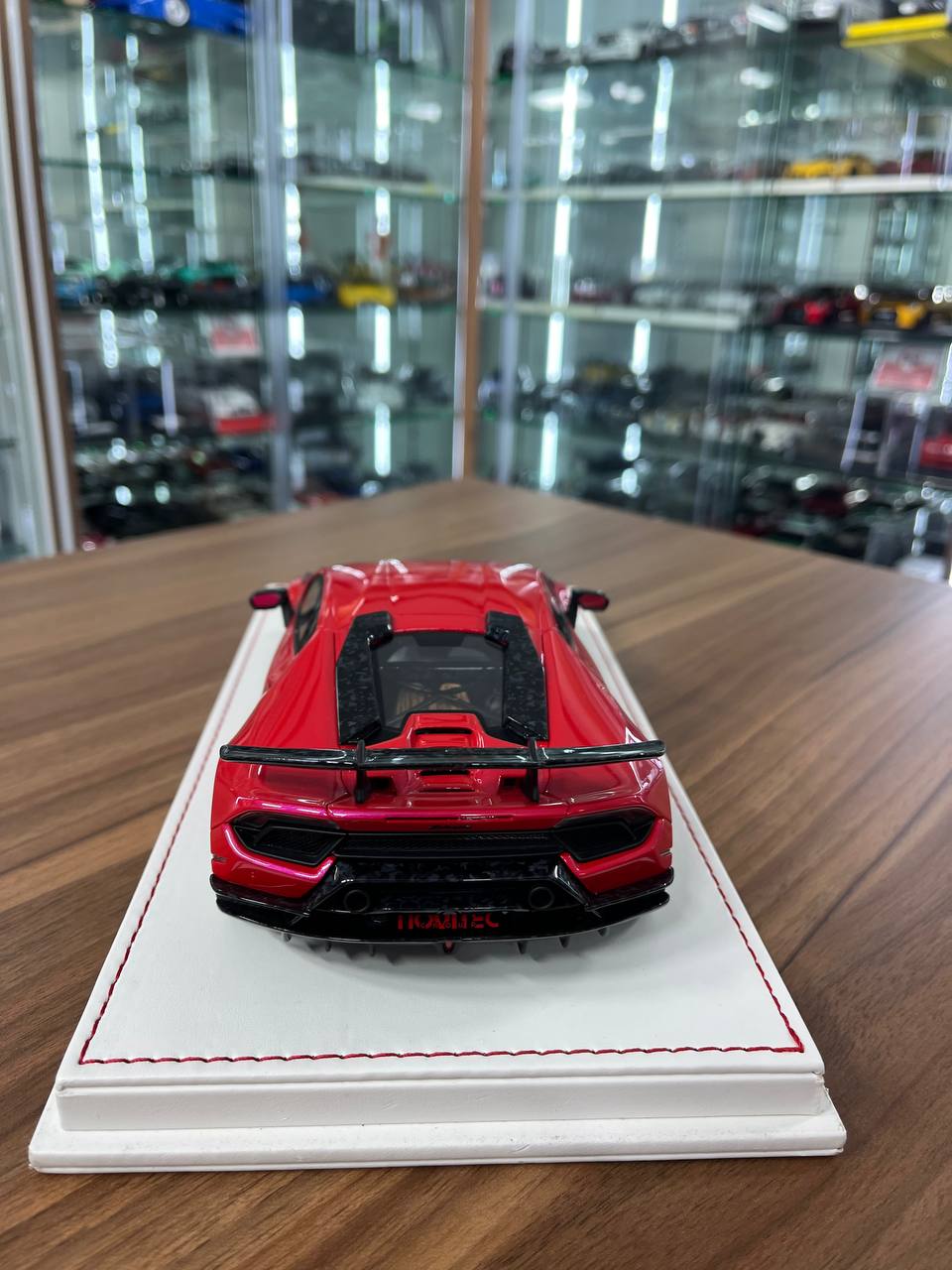 ★ 1/18 Davis & Giovanni Lamborghini Huracan Performante – Red Metallic