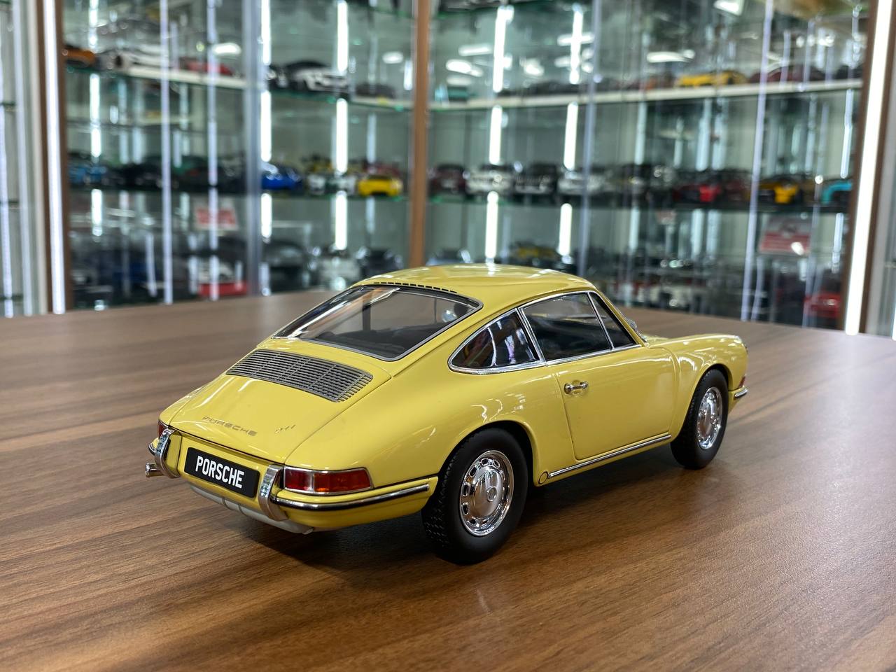 1/18 KYOSHO Porsche 911 (901) Champagne Yellow | Diecast Model with Full Opening