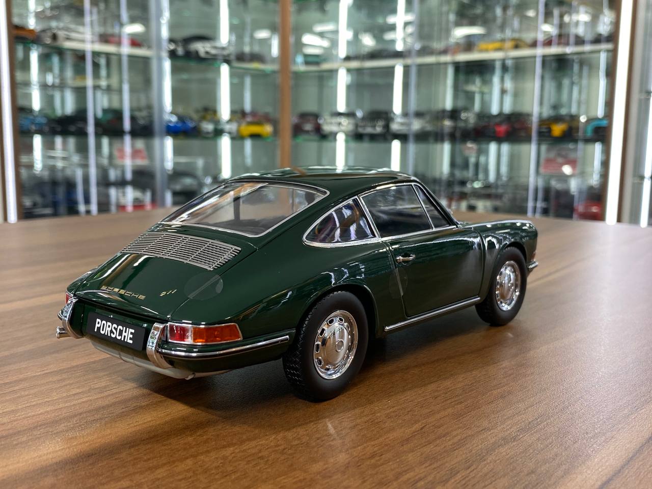 1/18 KYOSHO Porsche 911 (901) Irish Green | Full-Opening Diecast Model