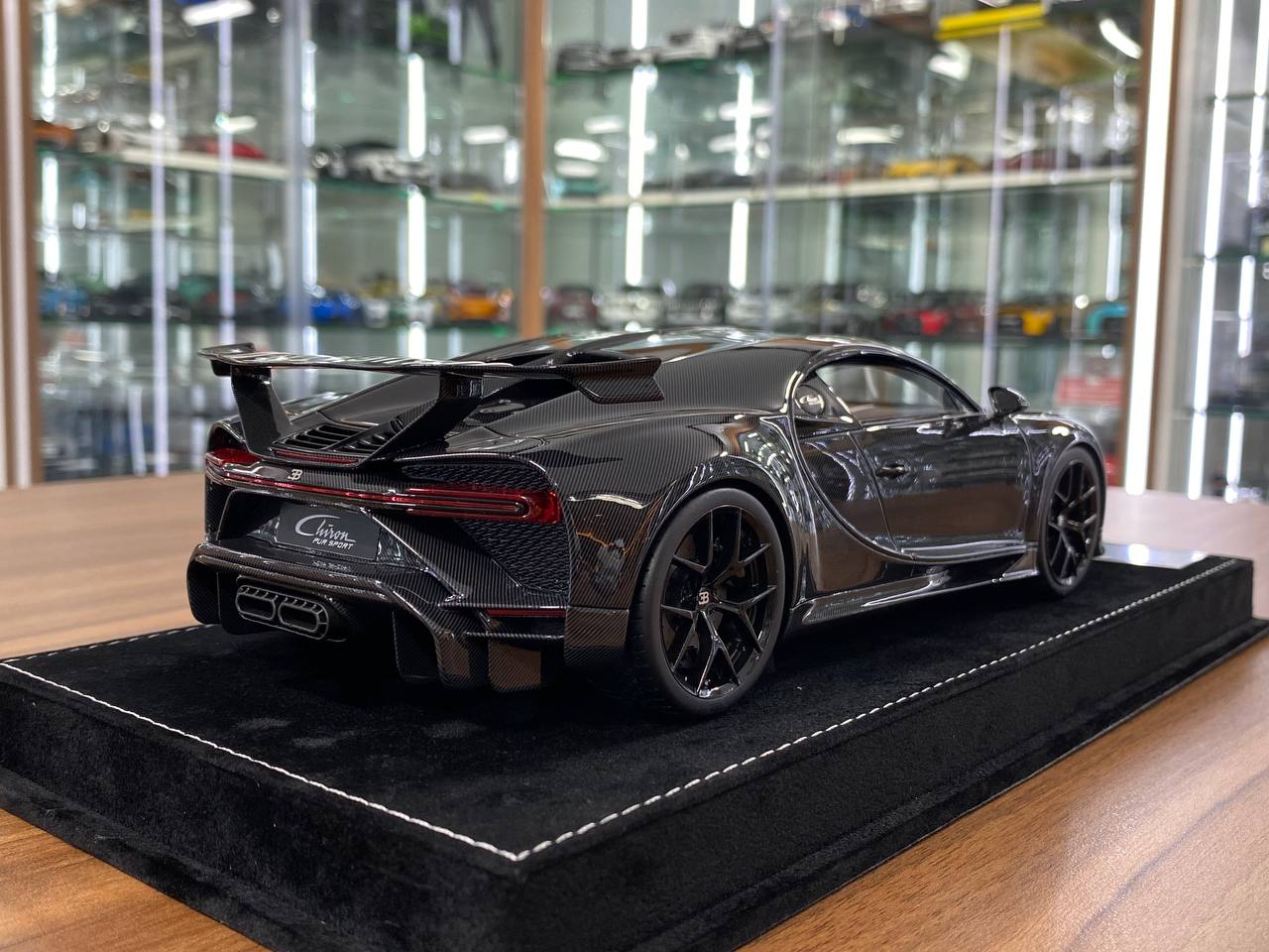 ★ 1:18 H&H Bugatti Chiron Pur Sport – Black Carbon Fiber – Limited Edition of 30