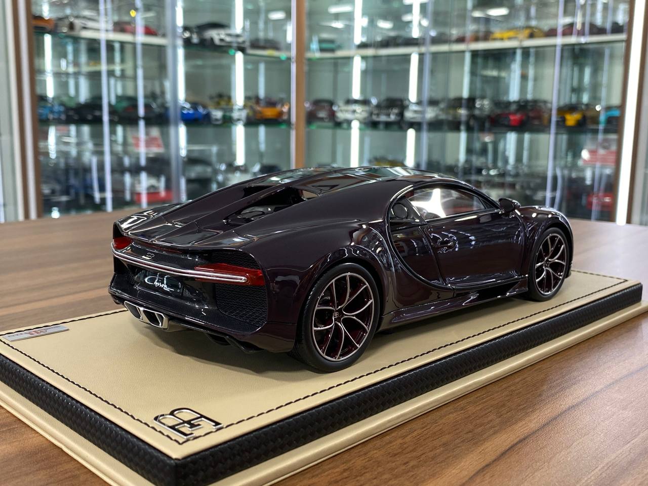 ★ 1:18 MR Collection Bugatti Chiron Sky View – Red Carbon / Black – Limited Edition