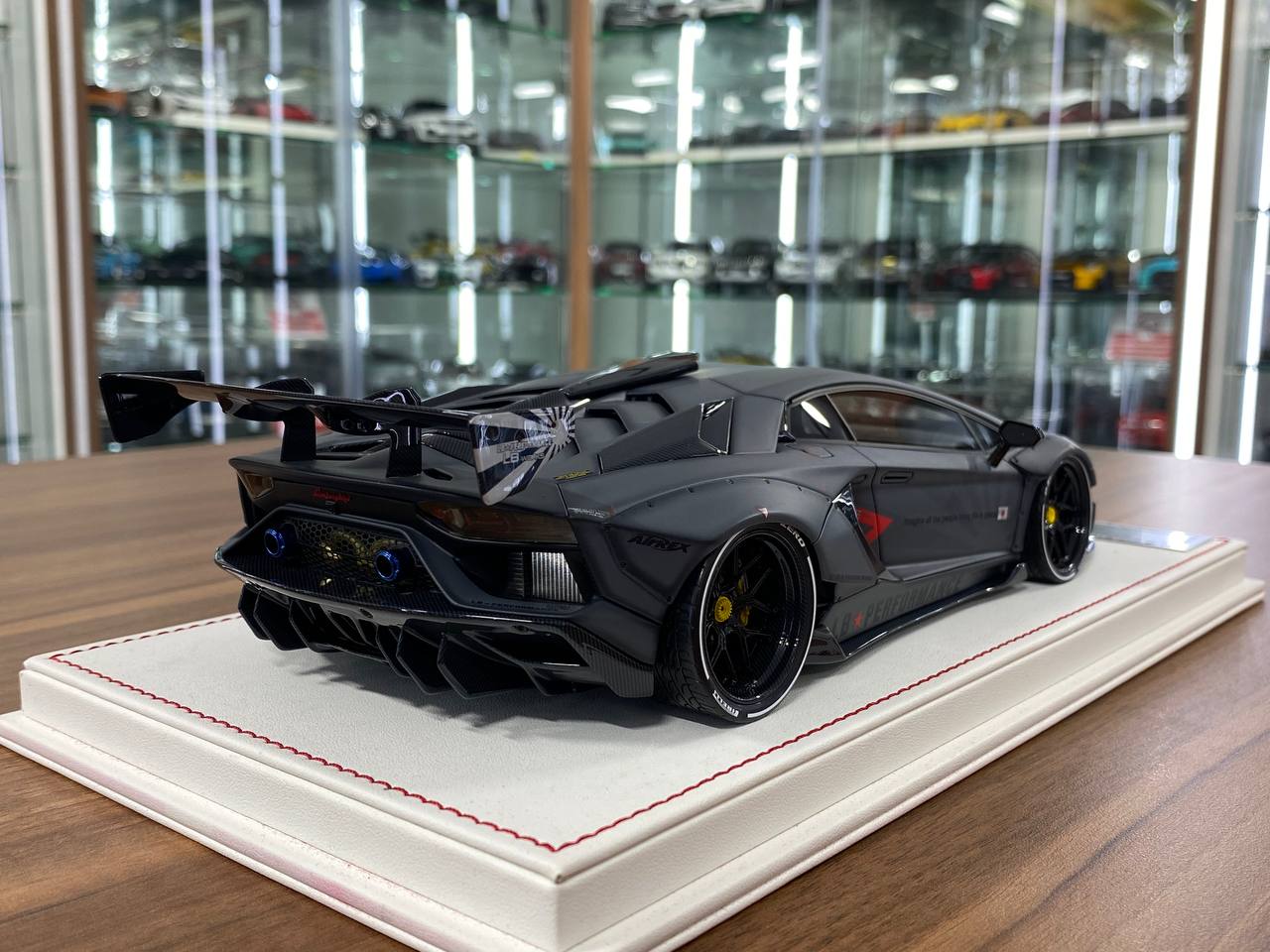 1/18 Resin Model Lamborghini Aventador SVJ – Zero Fighter Edition | Davis & Giovanni