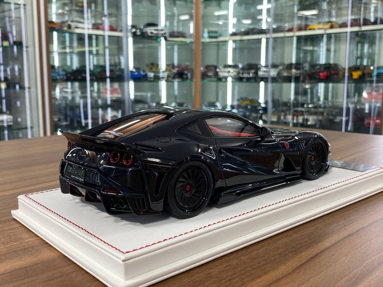 1/18 Resin model Davis & Giovanni Ferrari 812 Superfast SVR Limited Edition 10 pcs carbon fibre red/black interior