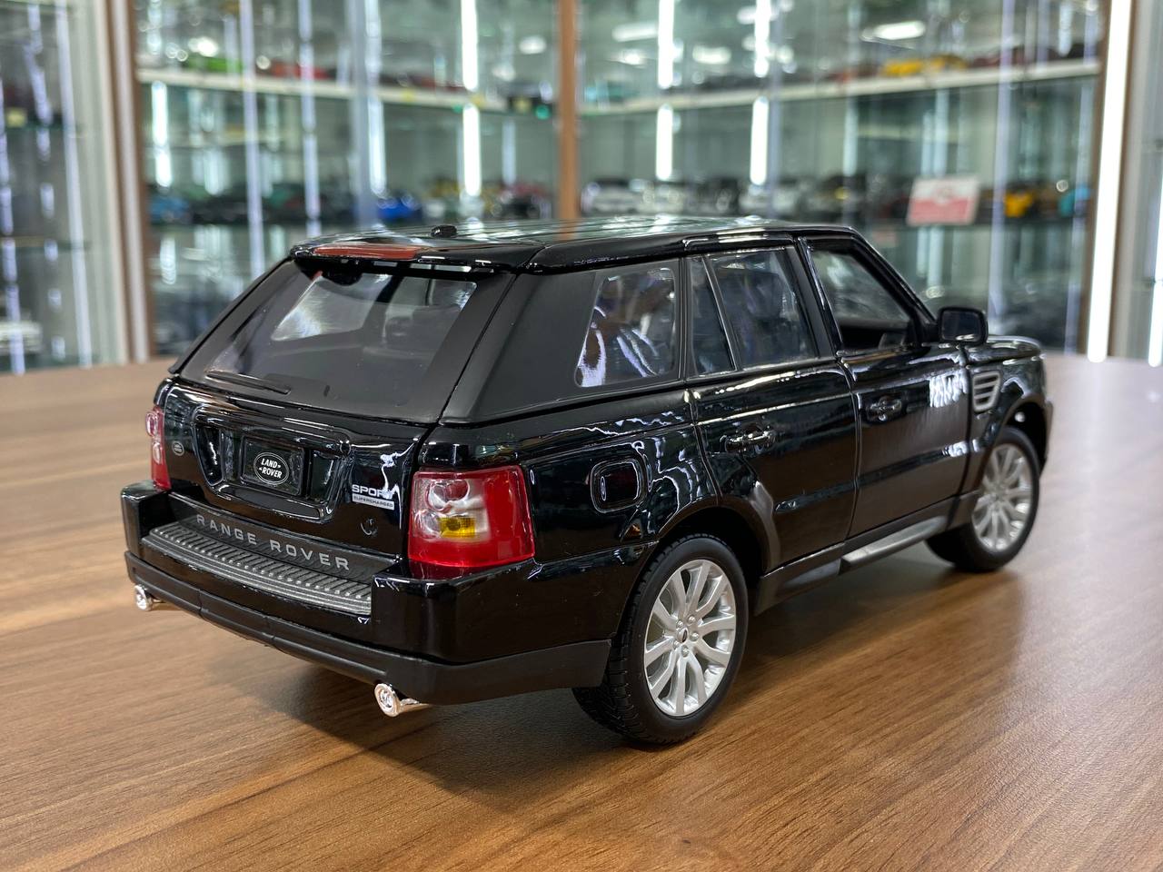 1/18 Diecast Bburago Land Rover - Range Rover Sport (Black) Scale Model Car