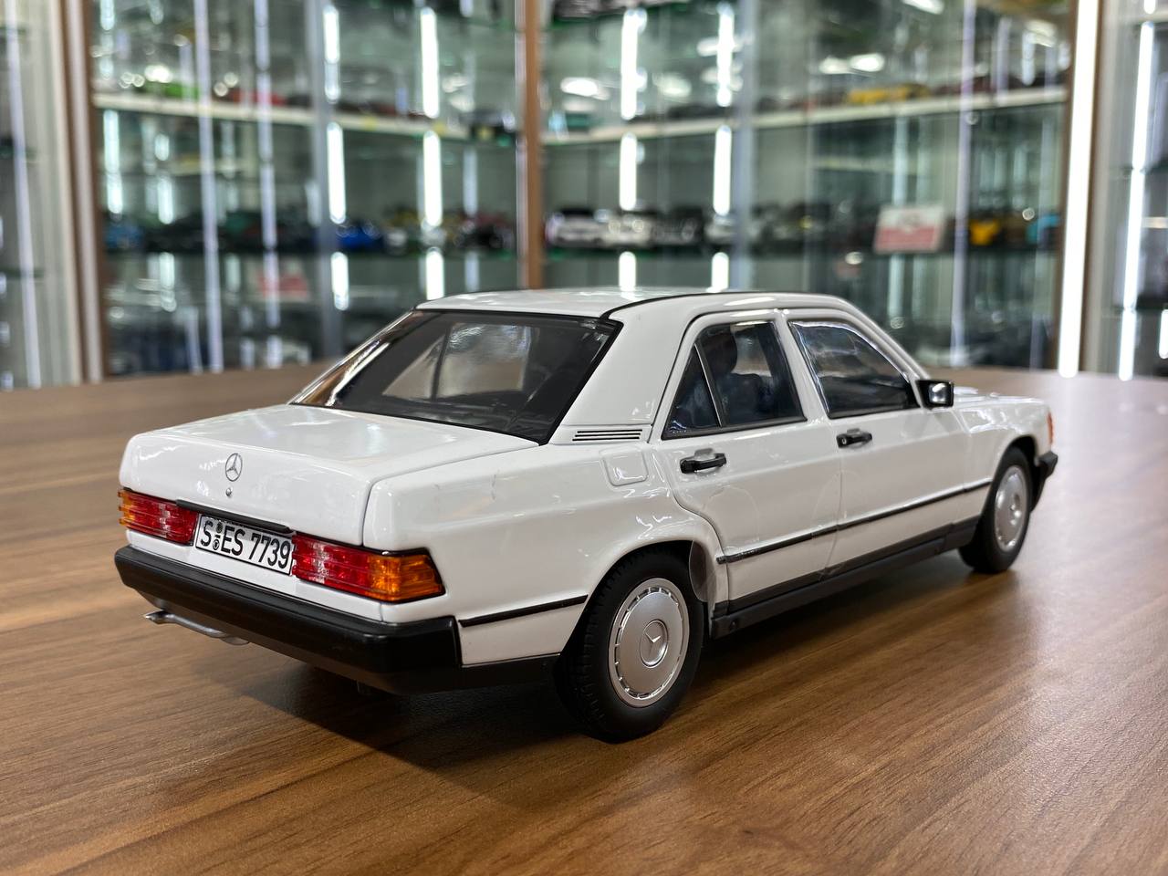 1/18 Diecast Mercedes-Benz 190 E 1982 White Norev Scale Model Car