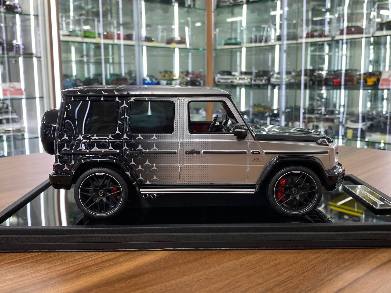 MotorHelix Mercedes-Benz G63 AMG 2019 - 1/18 Resin Model - Silver Black