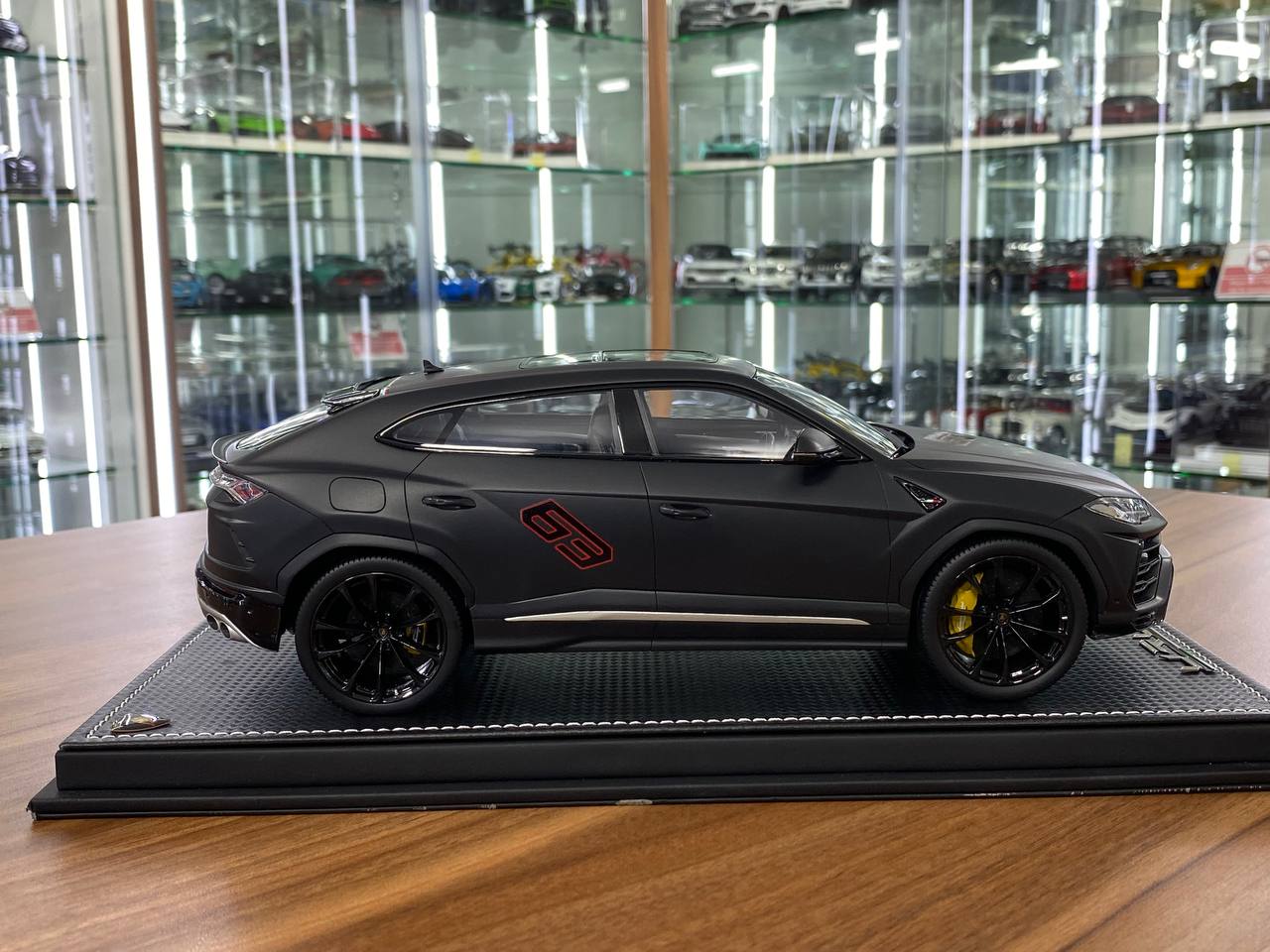 MR Collection Models Lamborghini URUS #63 - 1/18 Resin Model