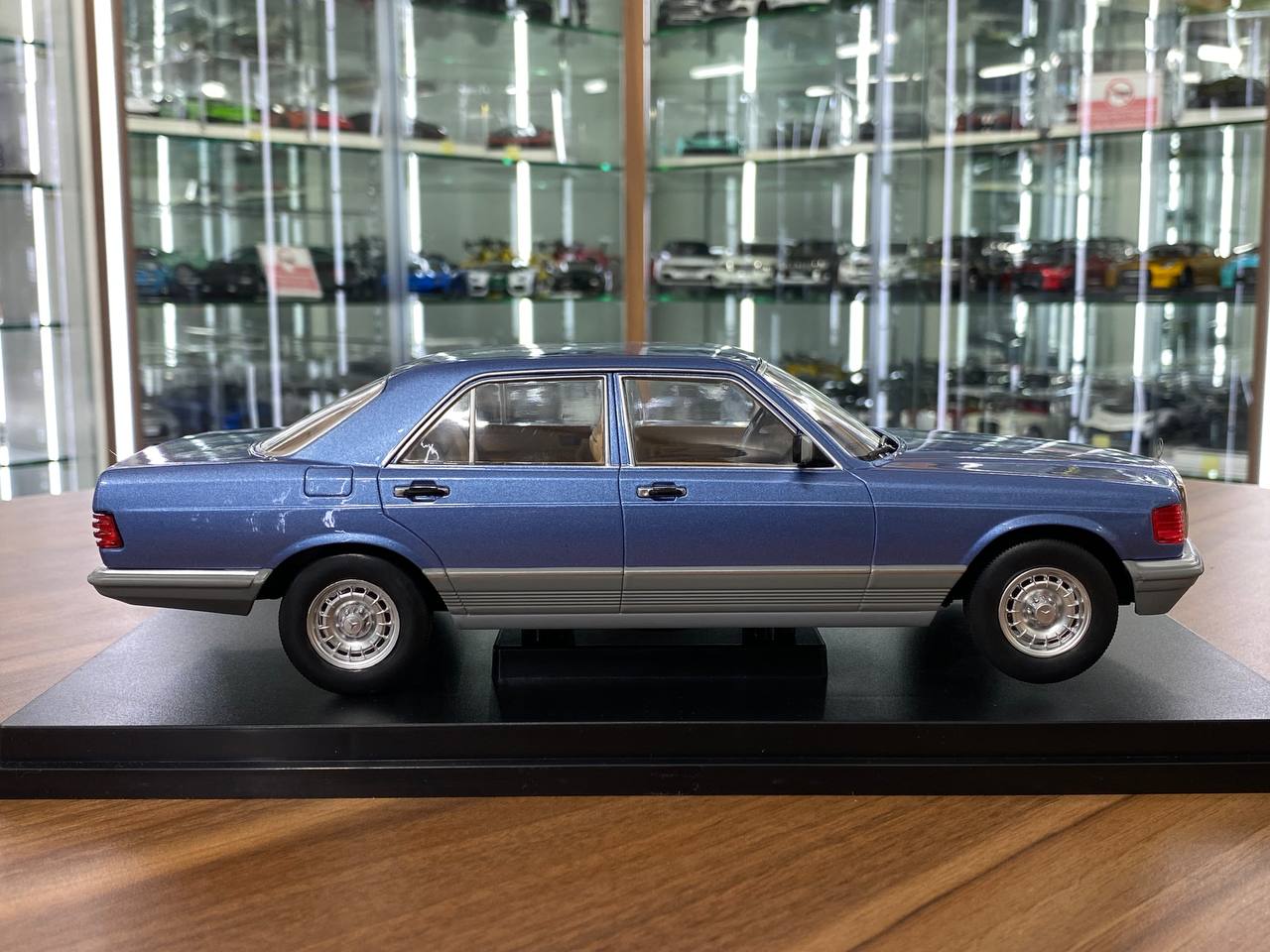 1/18 Modelcar group Mercedes benz S-CLASS 500 SE W126 BLUE Model Car