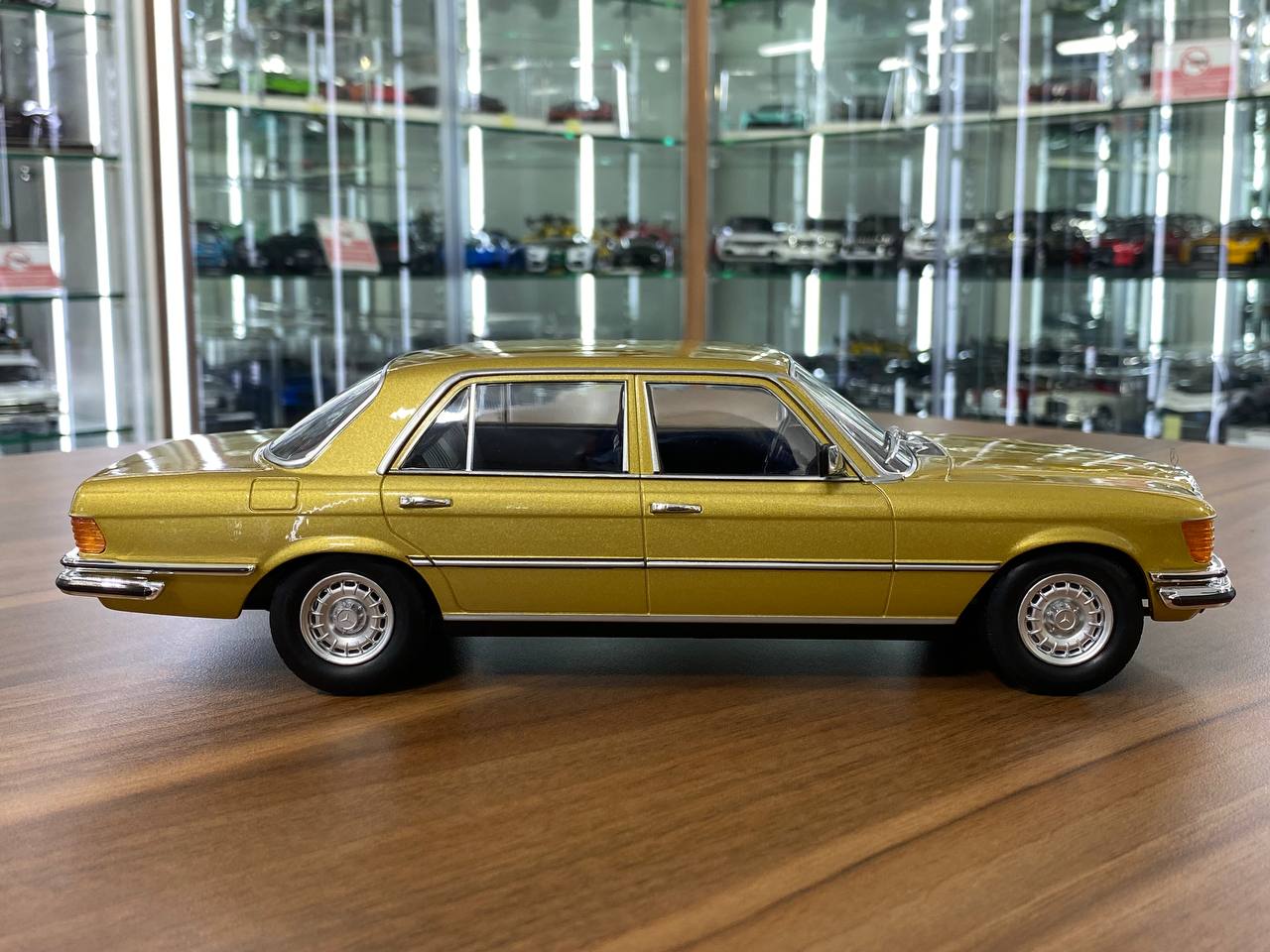 1/18 Mercedes-Benz 450SEL W116 Gold Model Car by iScale