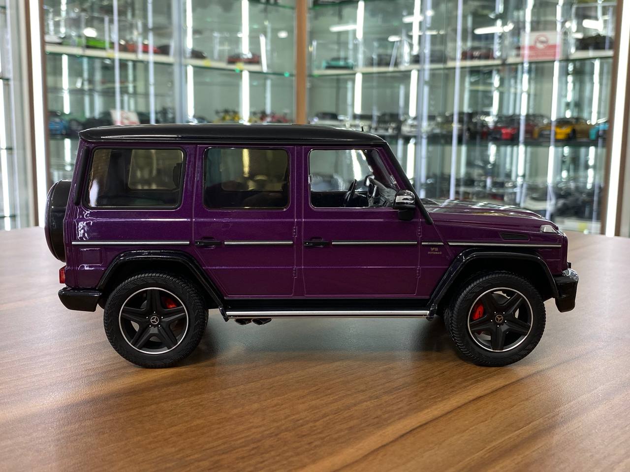 1/18 Mercedes-Benz G-63 Purple Model Car by iScale