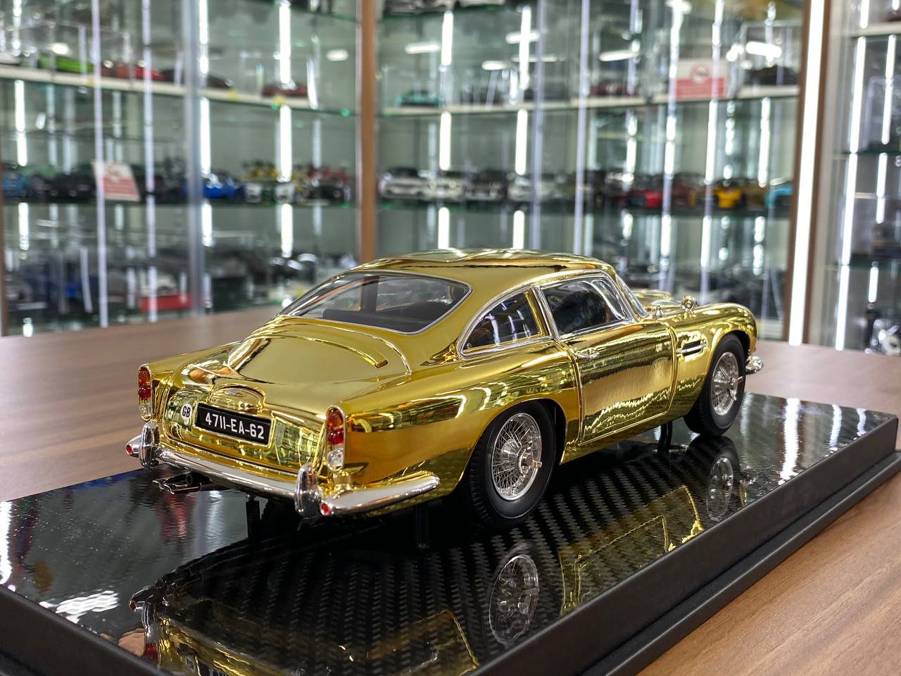 Aston Martin DB5 Goldfinger 007 1/18 resin model YY Model Xiaoguang