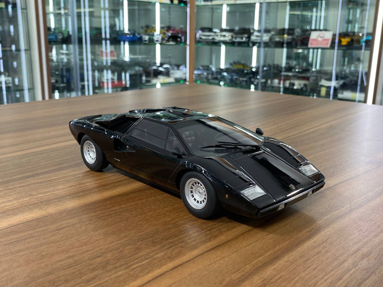 1/18 Diecast Lamborghini Countach LP 400 Black Kyosho Scale Model Car