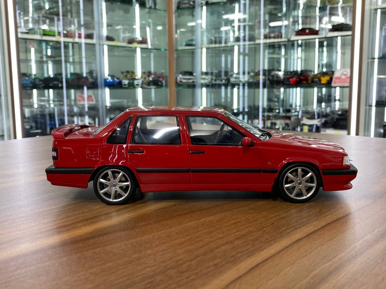 1/18 Resin Volvo 850 R Otto Red Model Car
