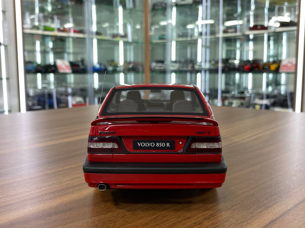 1/18 Resin Volvo 850 R Otto Red Model Car