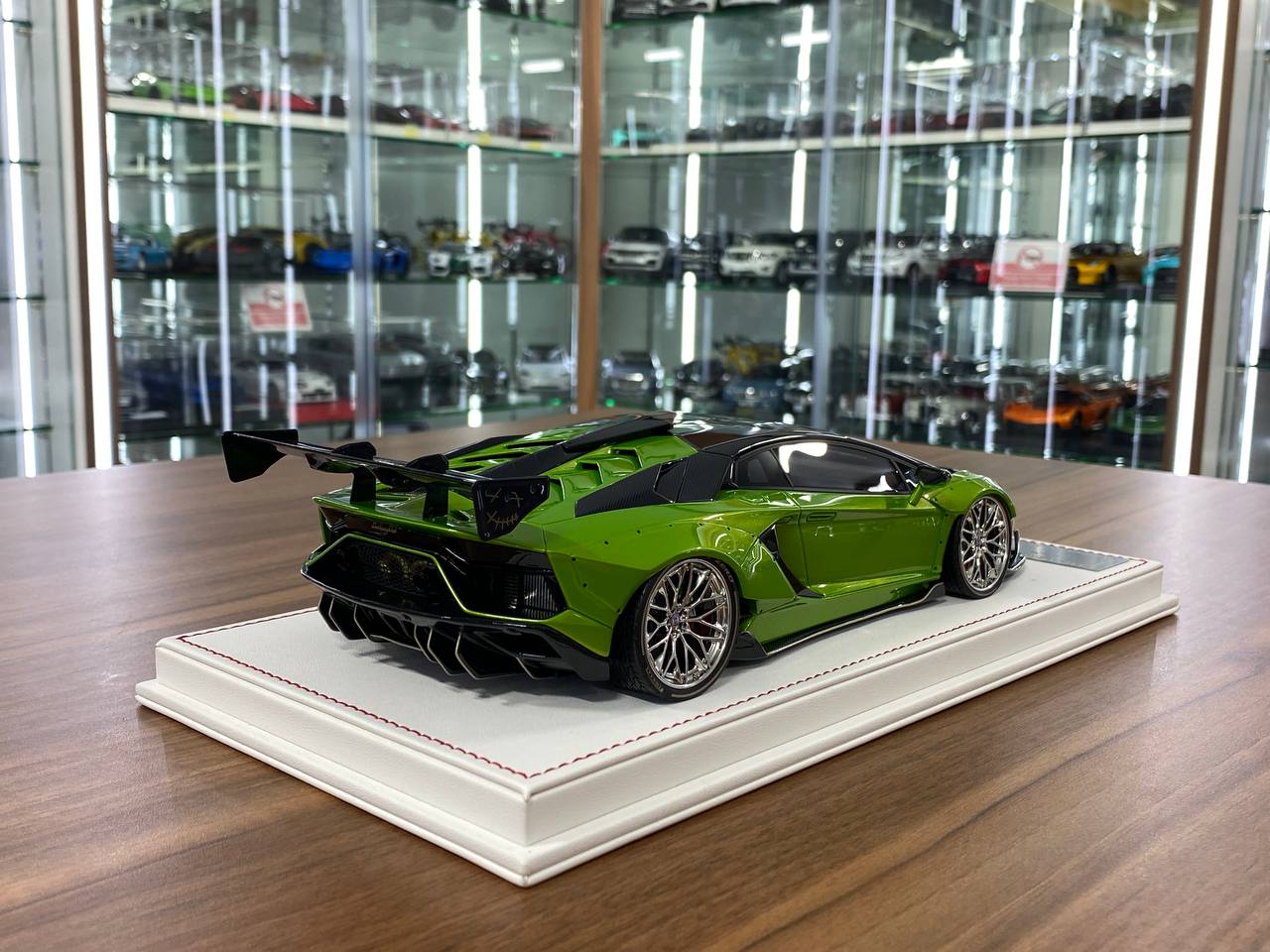 1/18 Resin Davis & Giovanni Lamborghini AVENTADOR SVJ LB Performance Verde Dorado, carbon roof Limited- 1 of 8pcs