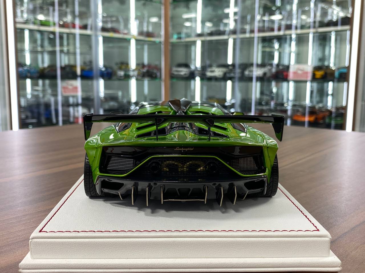 1/18 Resin Davis & Giovanni Lamborghini AVENTADOR SVJ LB Performance Verde Dorado, carbon roof Limited- 1 of 8pcs