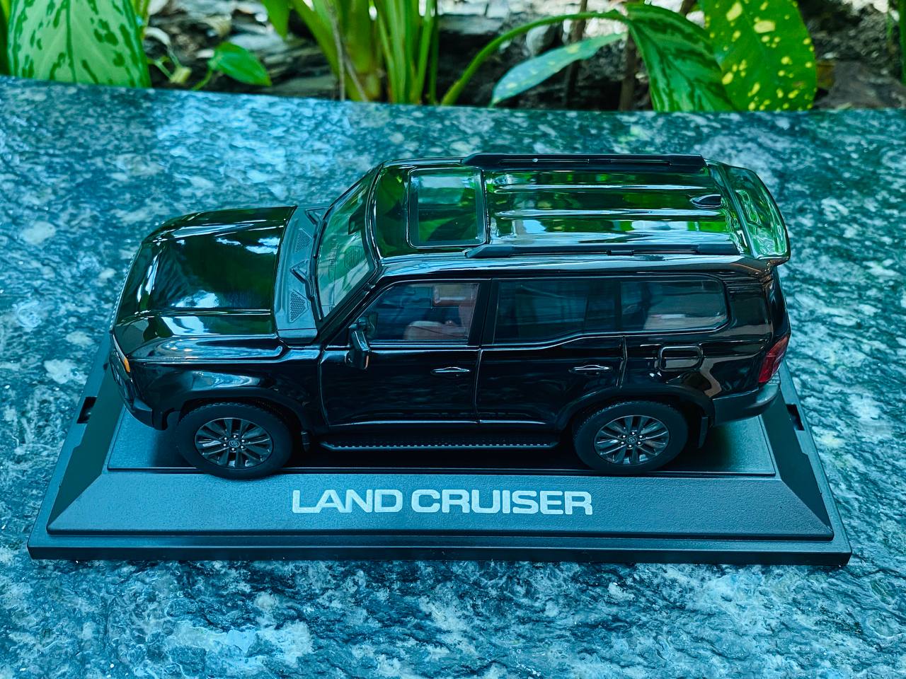 Dealer Edition 2024 Toyota Land Cruiser 250 Resin Model - Black | 1/30 Scale