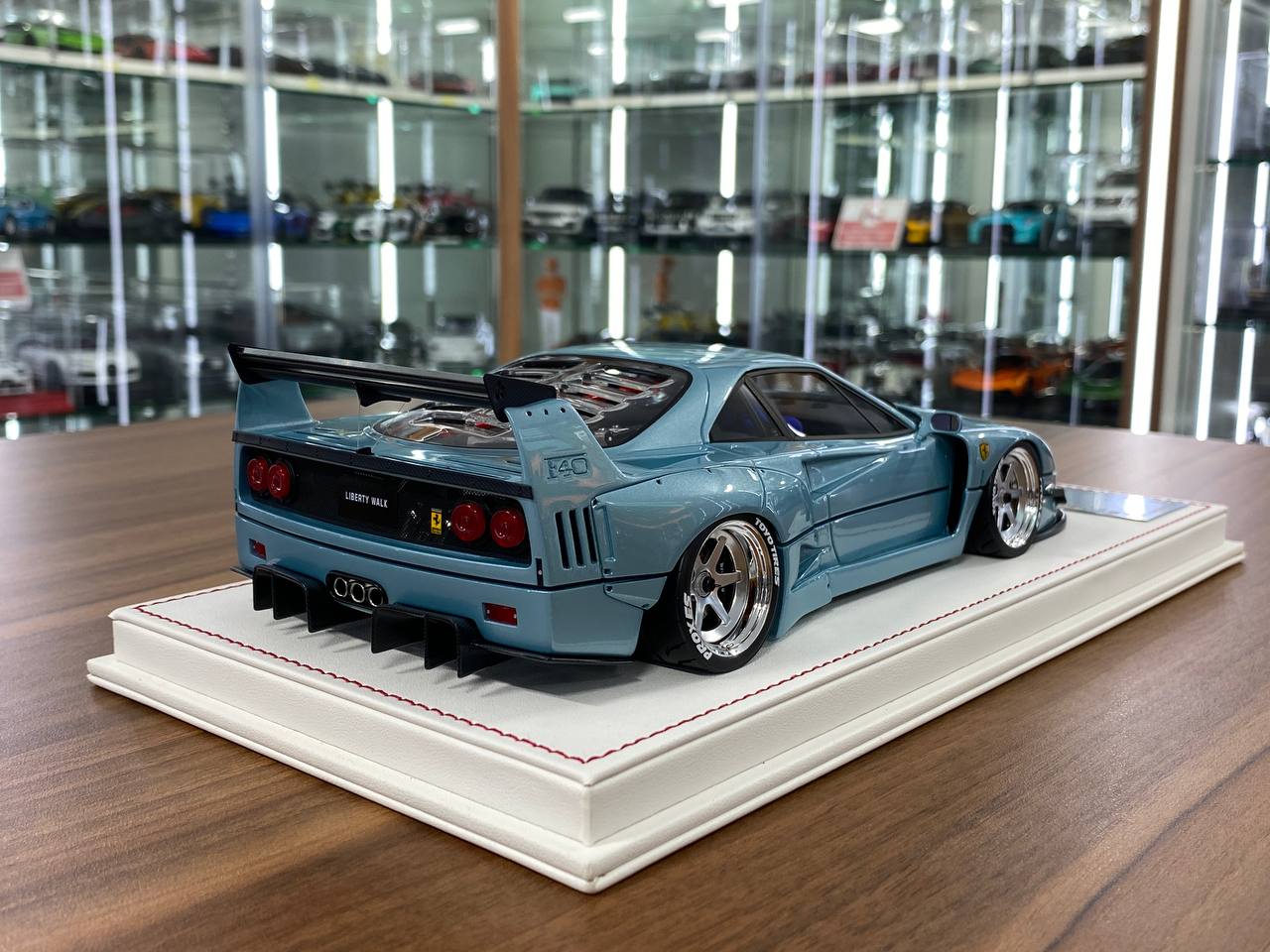 1/18 Resin Model Davis & Giovanni Ferrari F40 Azzuro Thetys Limited to 12 Pcs.
