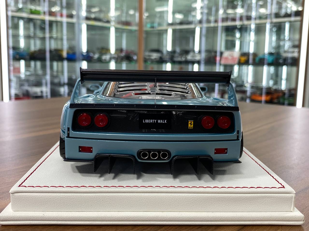 1/18 Resin Model Davis & Giovanni Ferrari F40 Azzuro Thetys Limited to 12 Pcs.
