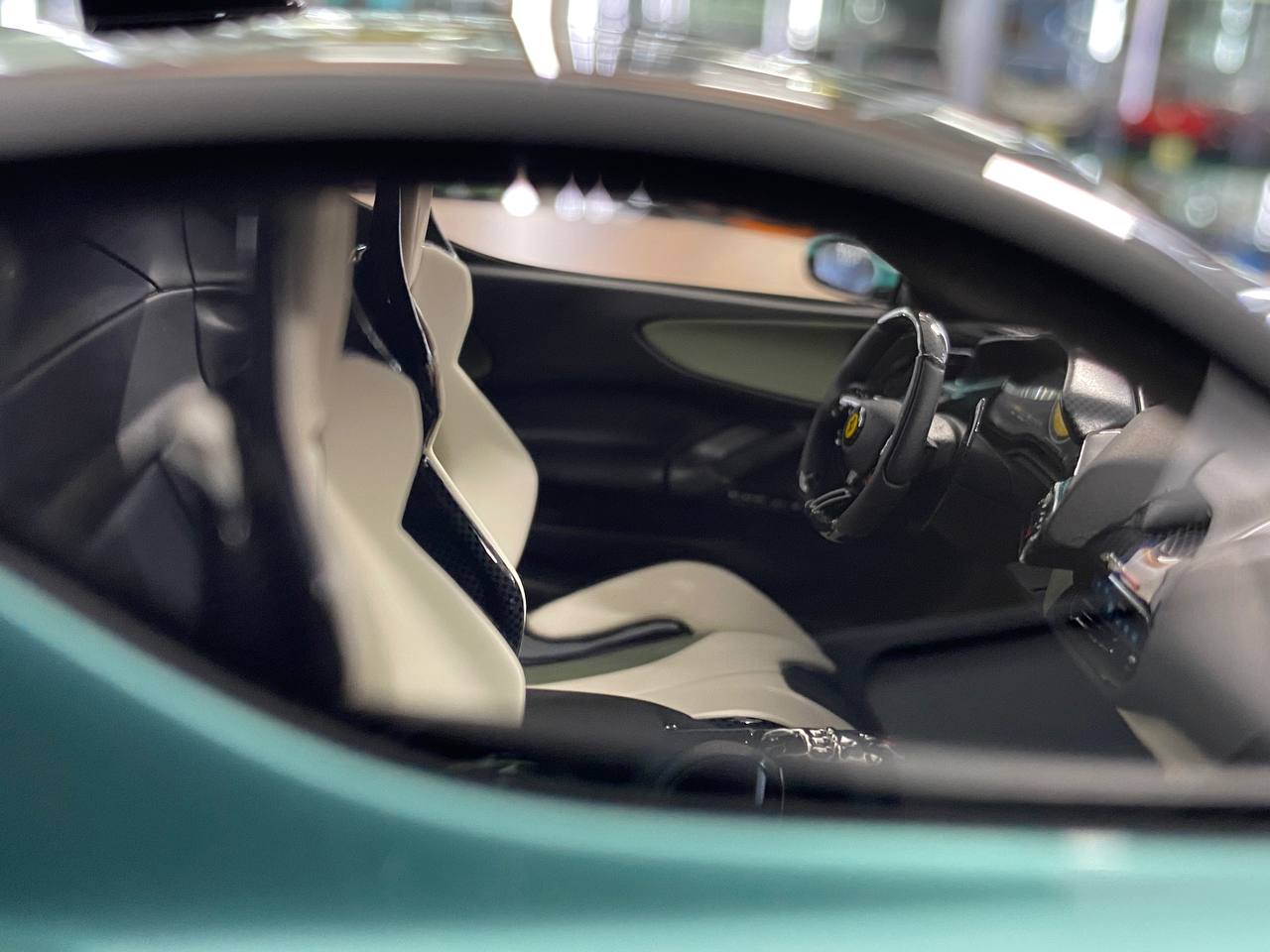 1/18 Davis & Giovanni Ferrari SF90 Stradale Pale green metallic, black roof, silver stripe | Resin | Limited 5 pcs